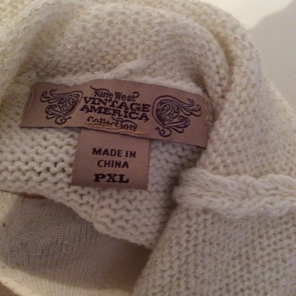 Pretty sweater/poncho - Picture 4 of 6